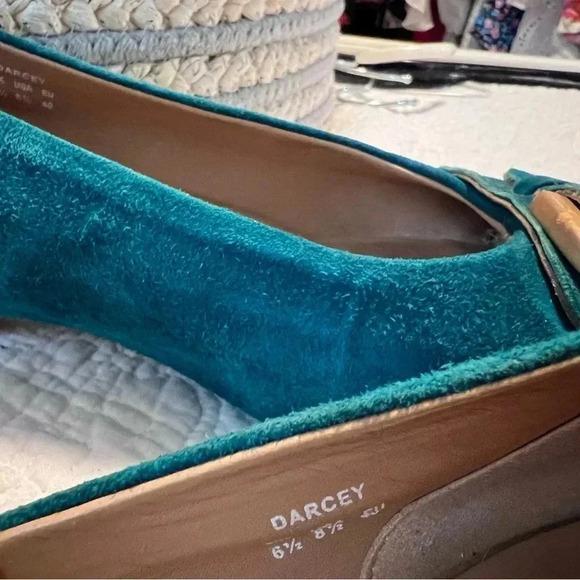 Emerald Green & Matte  Gold Loafers - Picture 9 of 9